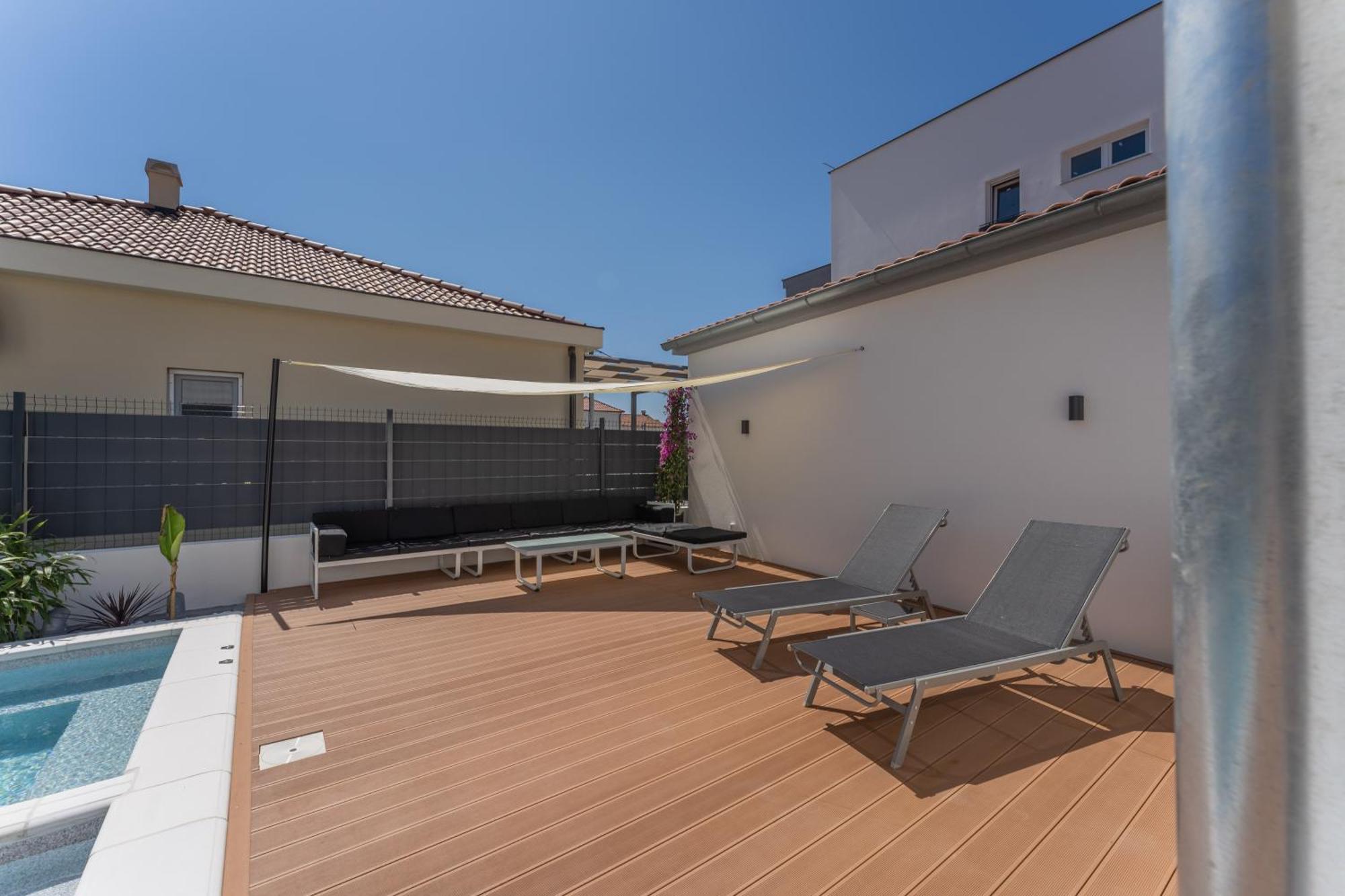 Bernie Apartments With A Pool Zadar Exteriör bild